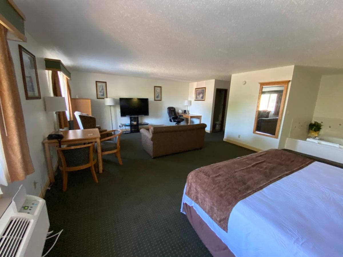 Baymont By Wyndham Robinson Hotel Bagian luar foto