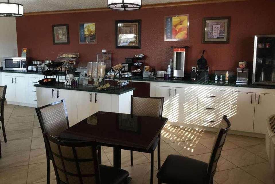 Baymont By Wyndham Robinson Hotel Bagian luar foto