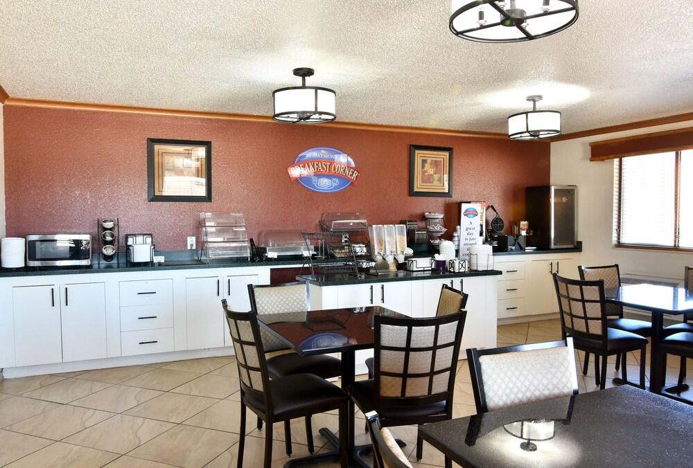 Baymont By Wyndham Robinson Hotel Bagian luar foto