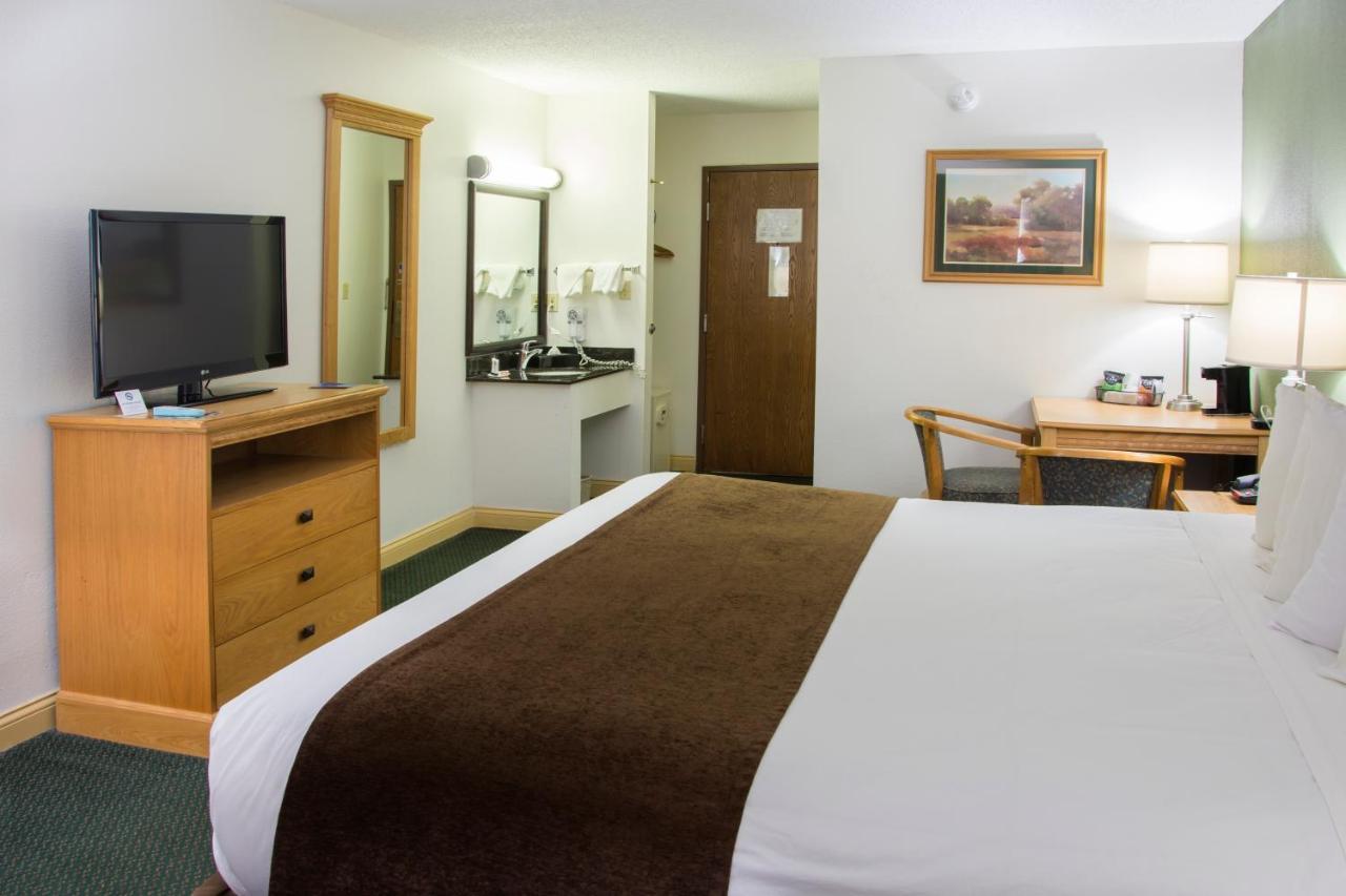 Baymont By Wyndham Robinson Hotel Bagian luar foto