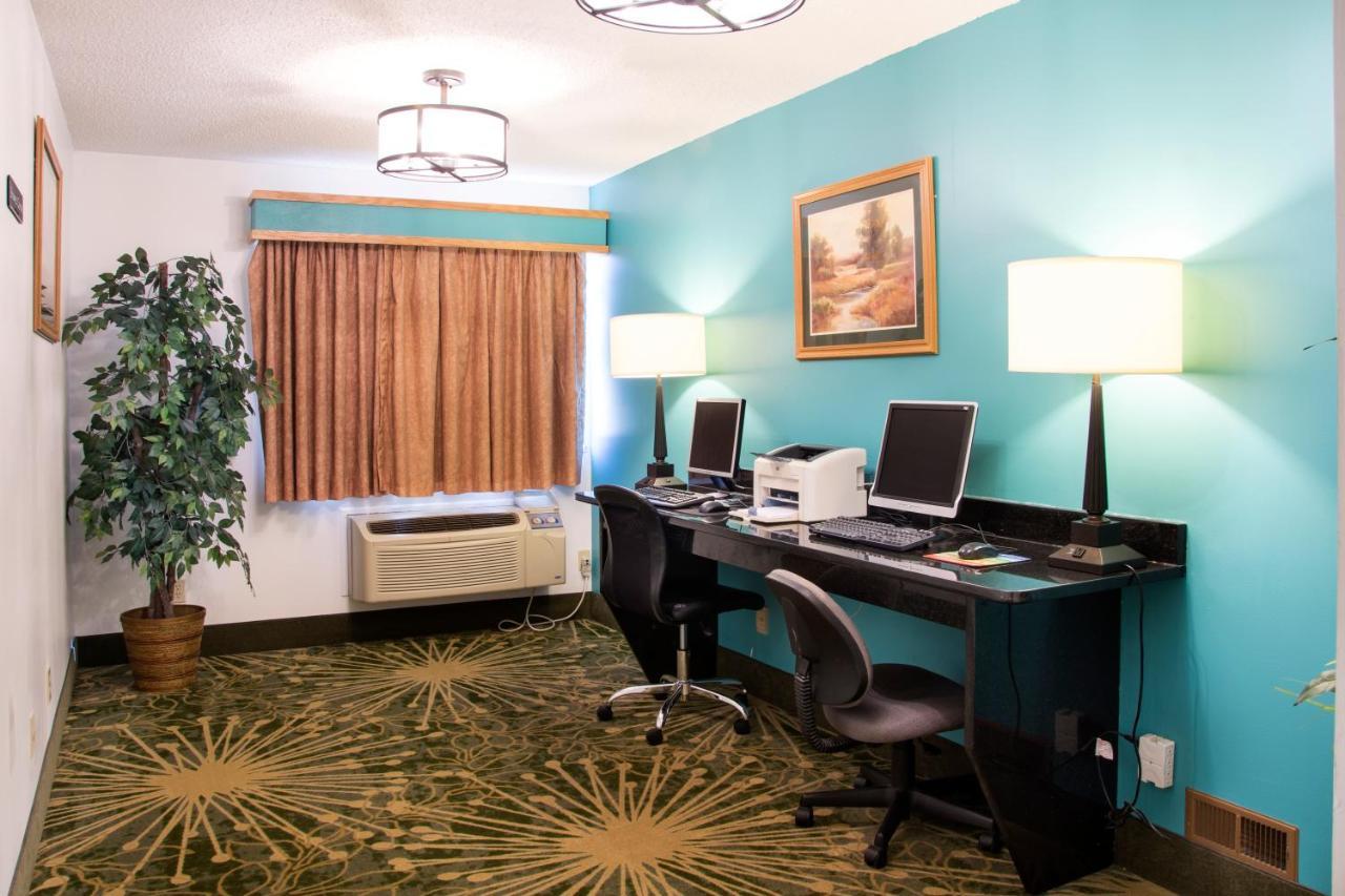 Baymont By Wyndham Robinson Hotel Bagian luar foto