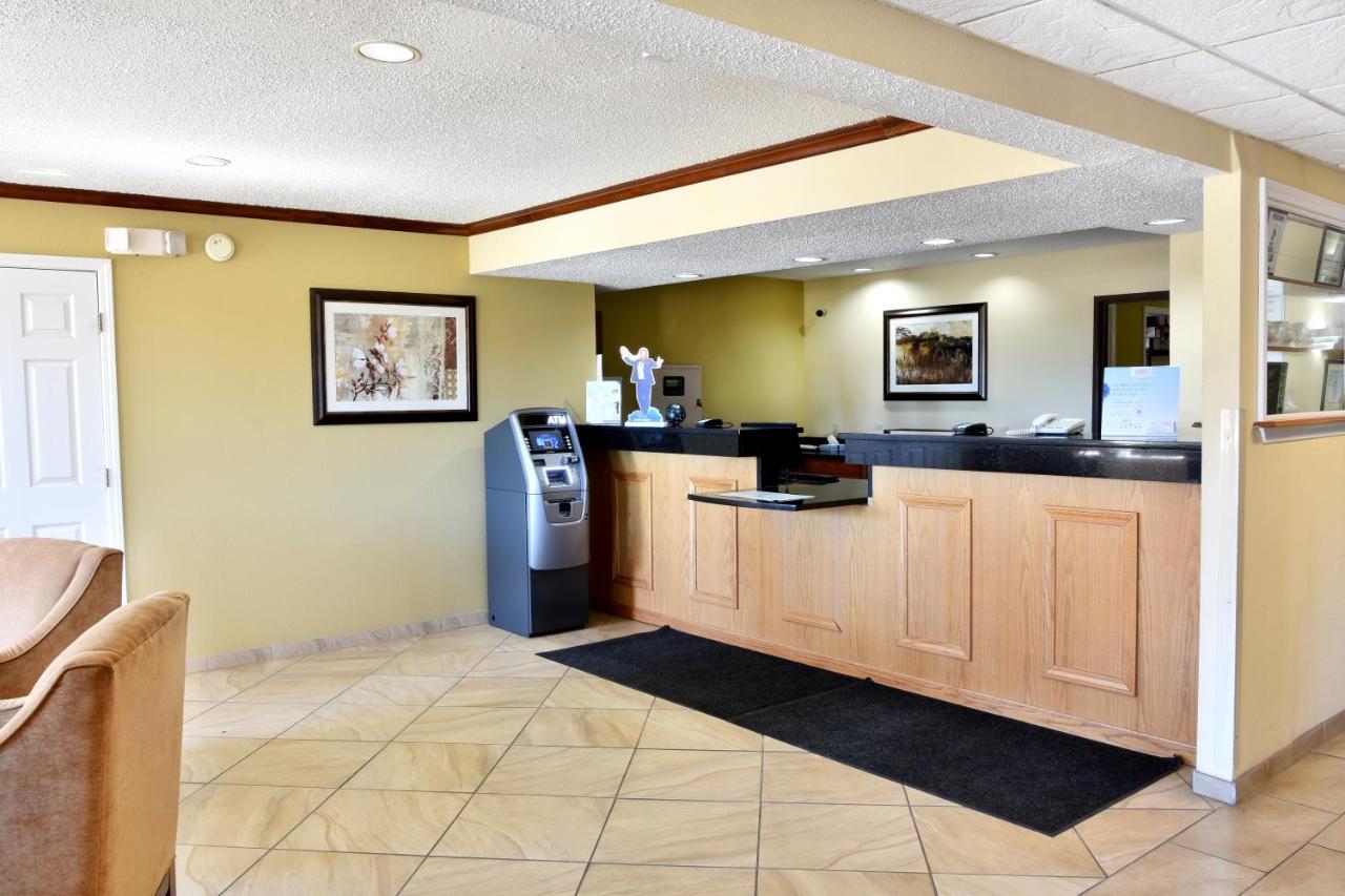 Baymont By Wyndham Robinson Hotel Bagian luar foto